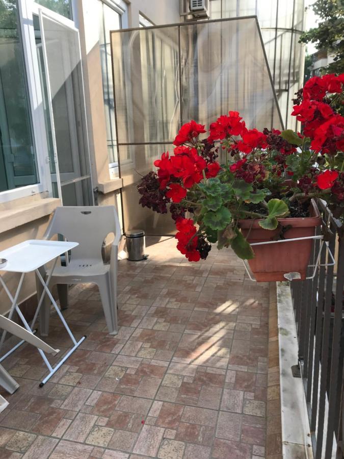 White Rose Guest Rooms Burgas ภายนอก รูปภาพ