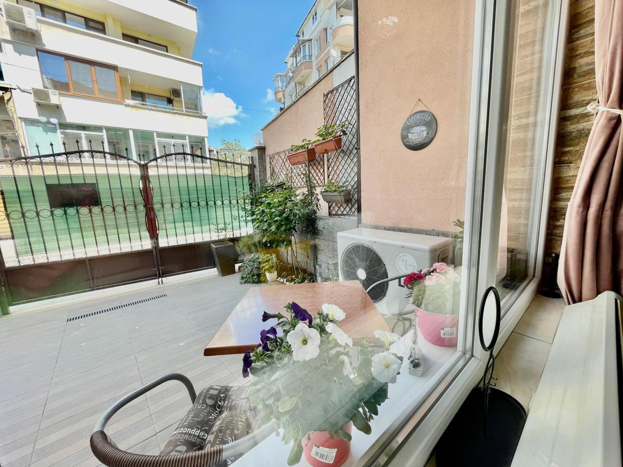White Rose Guest Rooms Burgas ภายนอก รูปภาพ