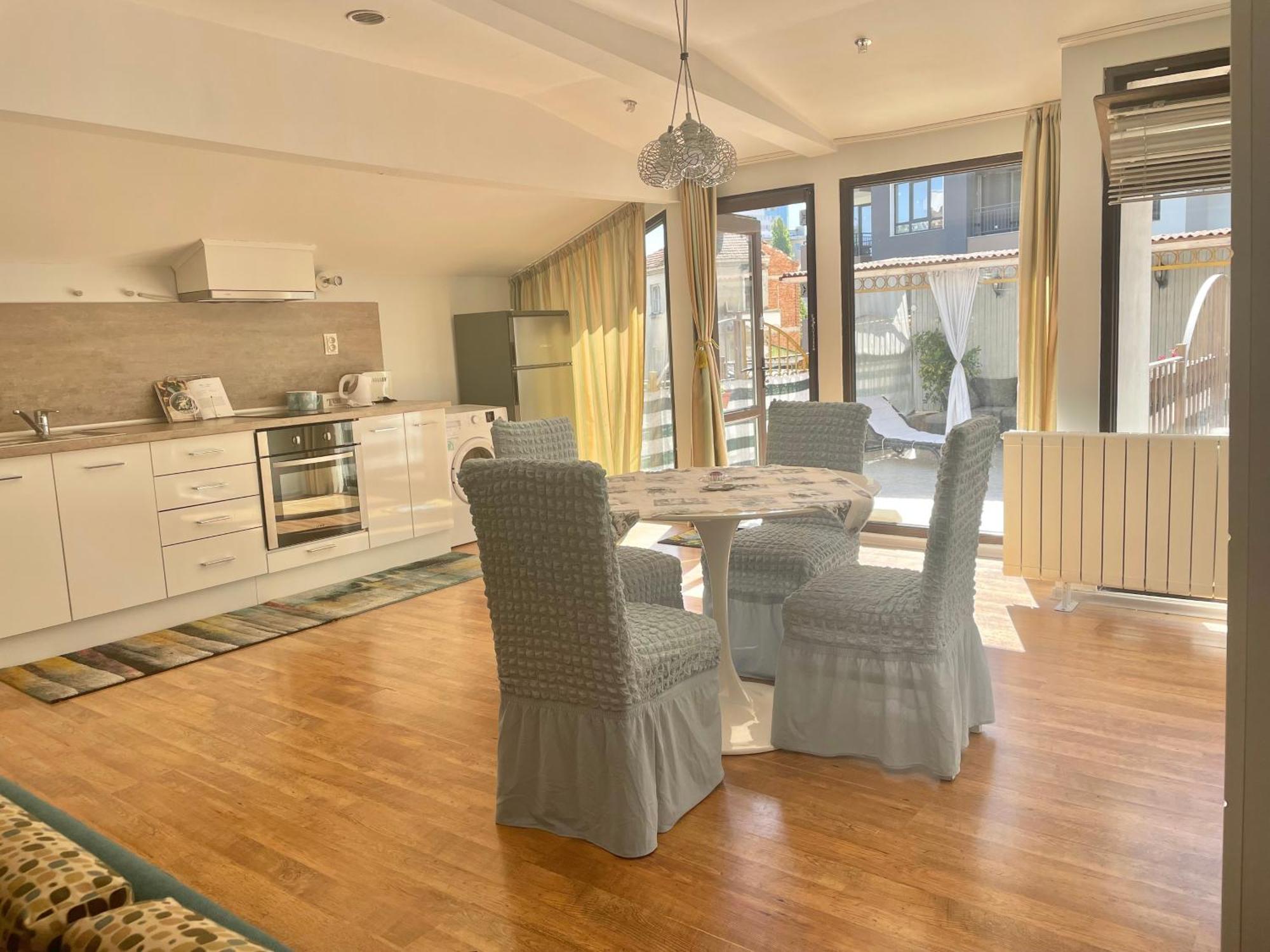 White Rose Guest Rooms Burgas ภายนอก รูปภาพ