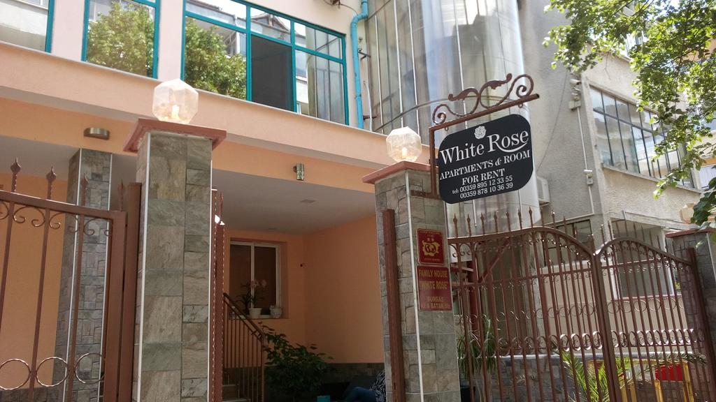 White Rose Guest Rooms Burgas ภายนอก รูปภาพ