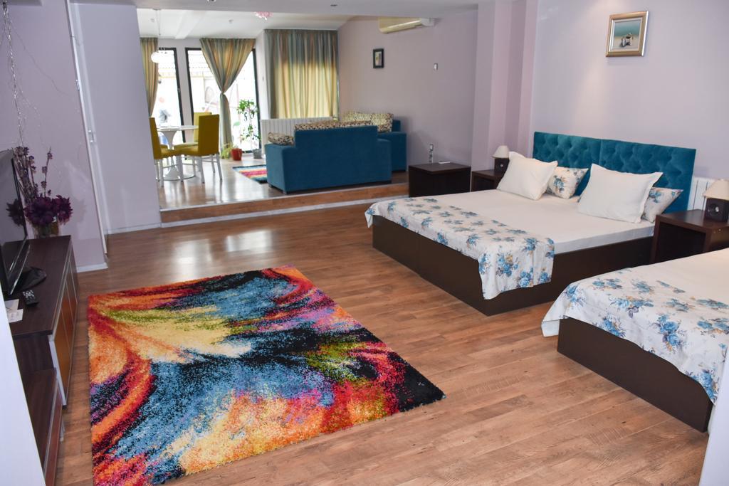 White Rose Guest Rooms Burgas ภายนอก รูปภาพ