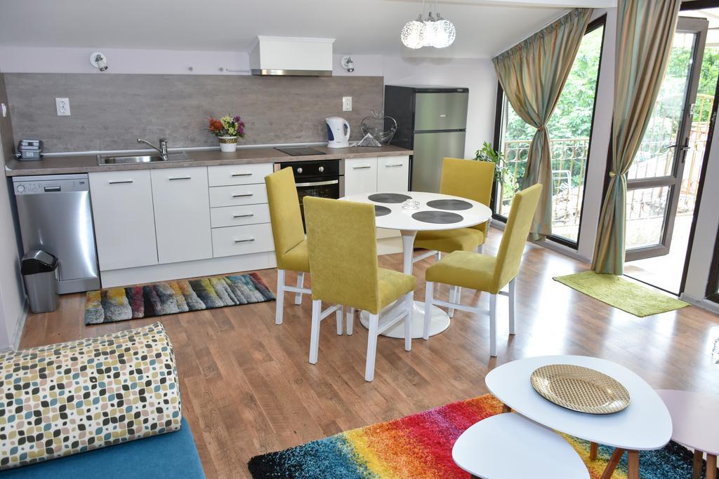 White Rose Guest Rooms Burgas ภายนอก รูปภาพ