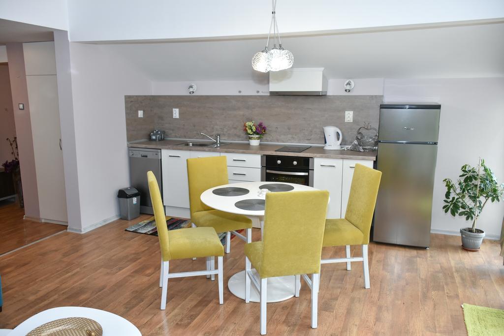 White Rose Guest Rooms Burgas ภายนอก รูปภาพ