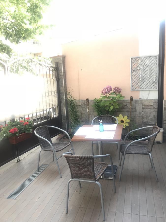 White Rose Guest Rooms Burgas ภายนอก รูปภาพ
