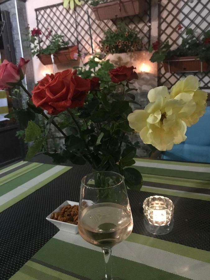 White Rose Guest Rooms Burgas ภายนอก รูปภาพ
