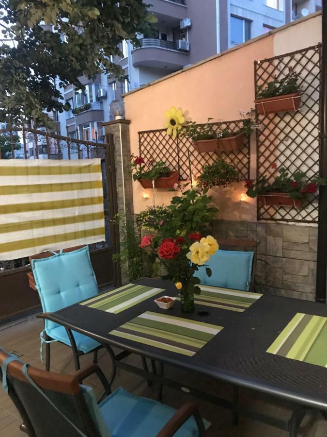 White Rose Guest Rooms Burgas ภายนอก รูปภาพ