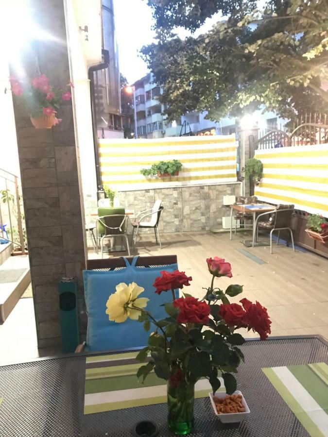 White Rose Guest Rooms Burgas ภายนอก รูปภาพ